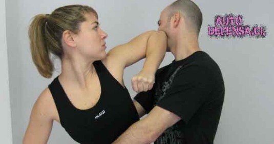 defensa personal codazo